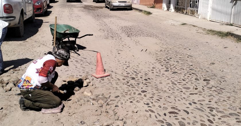 TRABAJOS DE MANTENIMIENTO EN CALLE BRAVO: TOMA PRECAUCIONES