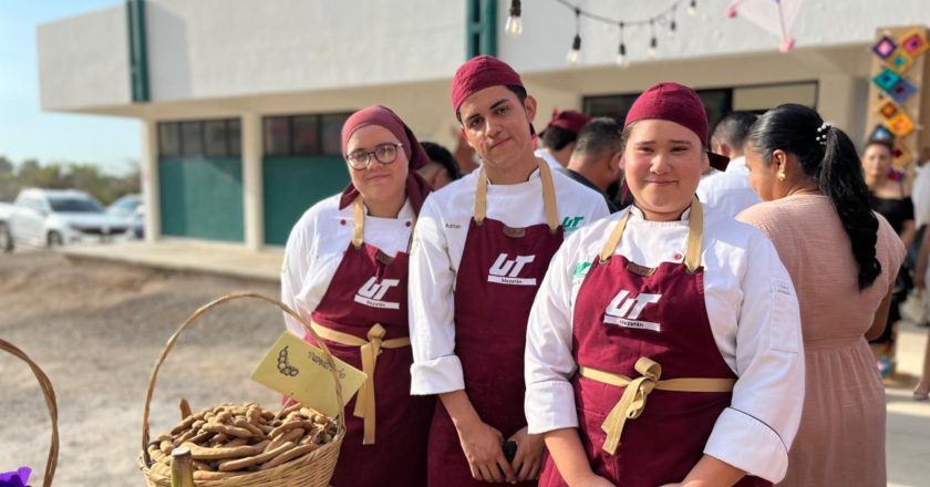 ALUMNOS DE GASTRONOMÍA V DESLUMBRAN CON PASARELA Y CENA MARIDAJE EN NAYARIT