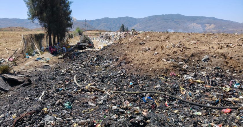 SOFOCAN INCENDIO EN RELLENO SANITARIO DE JALA TRAS INTENSAS LABORES
