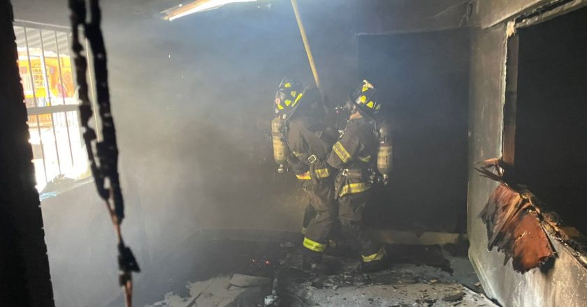 CONTROLAN INCENDIO EN CASA HABITACIÓN EN LA COLONIA EL CALOSO
