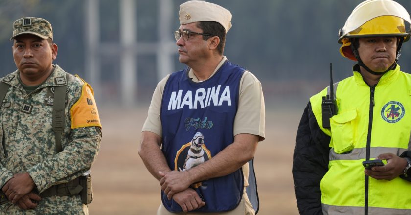 CONTINÚAN LABORES PARA COMBATIR INCENDIO FORESTAL EN LA CRUZ DE HUANACAXTLE