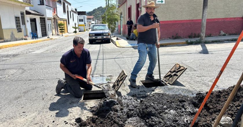 ATIENDEN TRABAJOS EN RED HIDRÁULICA DE LA COLONIA CENTRO PARA MEJORAR INFRAESTRUCTURA