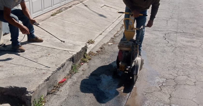 OROMAPAS REPARA FUGAS EN LA COLONIA CENTRO PARA MEJORAR EL SERVICIO DE AGUA