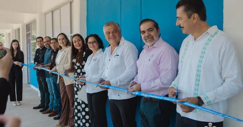 ACREDITAN LICENCIATURA EN LINGÜÍSTICA APLICADA Y FORTALECEN LA CALIDAD EDUCATIVA