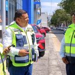 AGENTES DE MOVILIDAD GARANTIZAN CIRCULACIÓN DURANTE RENOVACIÓN EN AVENIDA JACARANDAS