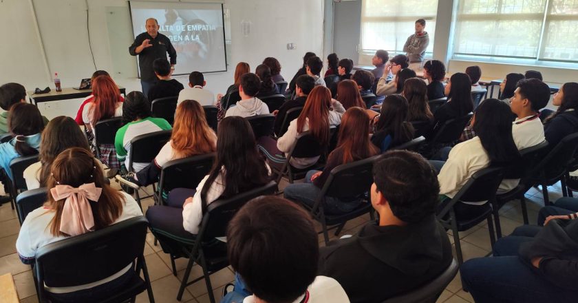 CRUZADA POR LA SEGURIDAD VIAL LLEGA AL CONALEP 310 TURNO MATUTINO EN TEPIC