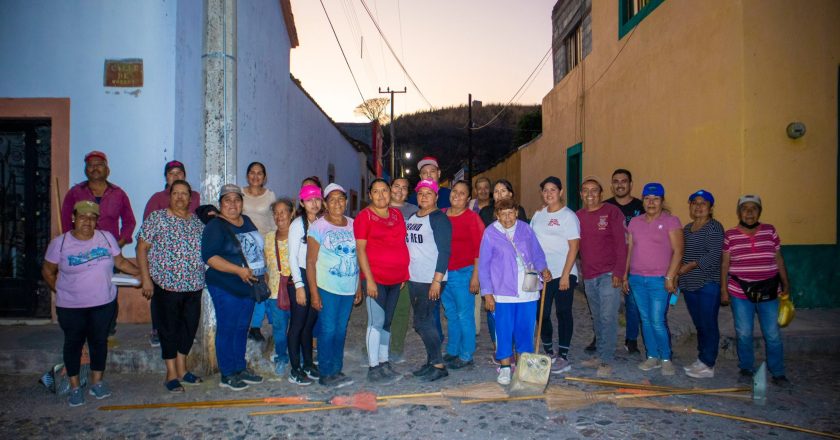 REALIZAN JORNADA DE LIMPIEZA EN EL BARRIO DE SAN JUAN EN JALA
