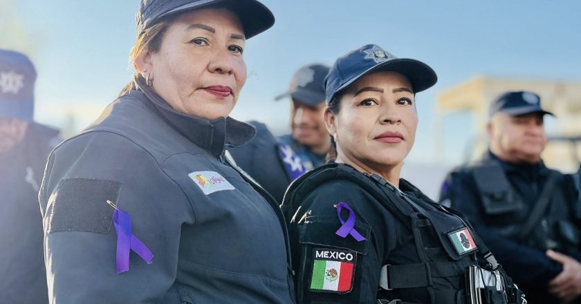 POLICÍA DE TEPIC PORTA DISTINTIVOS MORADOS EN APOYO Y RESPETO A LAS MUJERES
