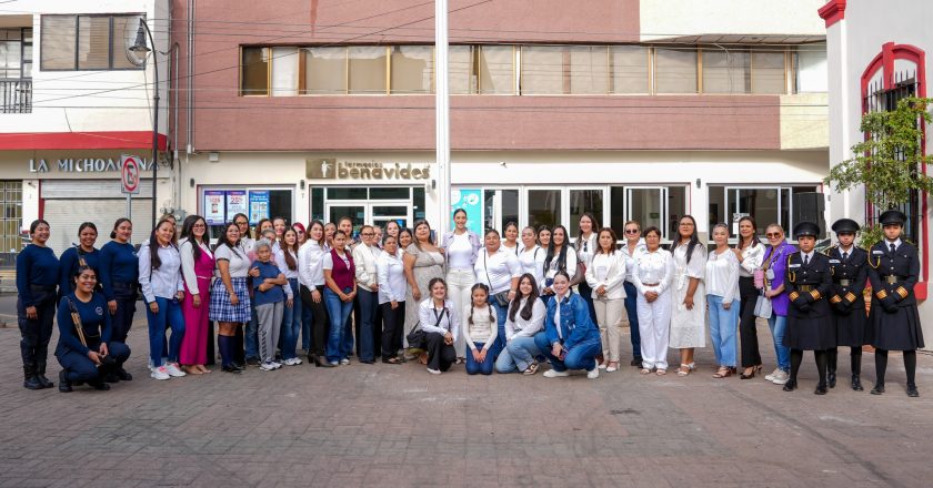 💜🇲🇽 Conmemoran el Día Internacional de la Mujer con Honores a la Bandera en Compostela