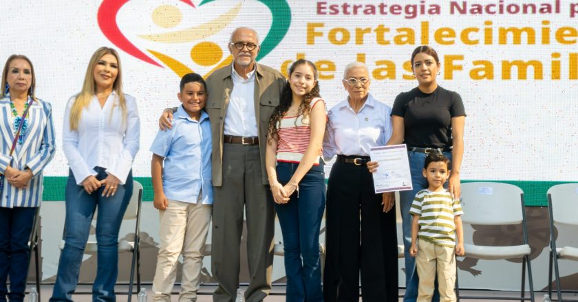 Miguel Ángel Navarro y Beatriz Estrada impulsan la Estrategia Nacional para el Fortalecimiento de las Familias en Nayarit