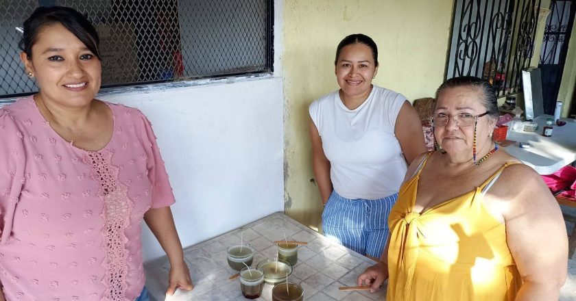 Realizan curso de elaboración de velas en San Juan Papachula