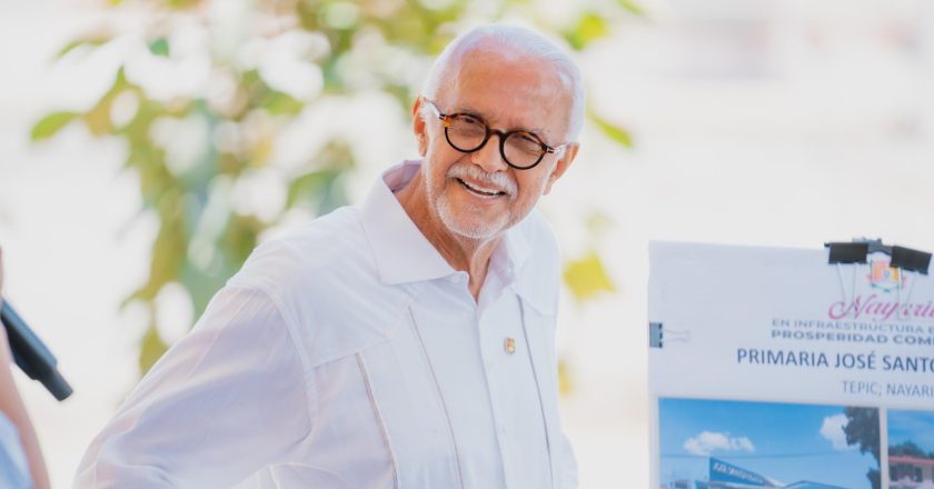 Supervisa Miguel Ángel Navarro obras en la primaria José Santos Godínez en Tepic