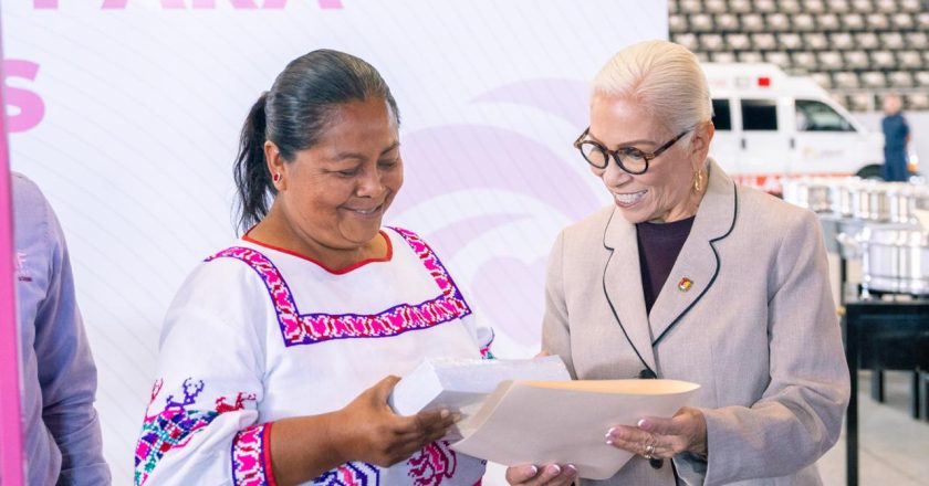 Entrega Beatriz Estrada equipamiento a cerca de 250 emprendedoras y emprendedores