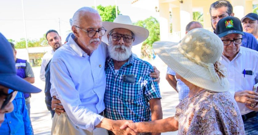 Miguel Ángel Navarro entrega nueva plaza pública en Gavilán Chico, Santiago Ixcuintla