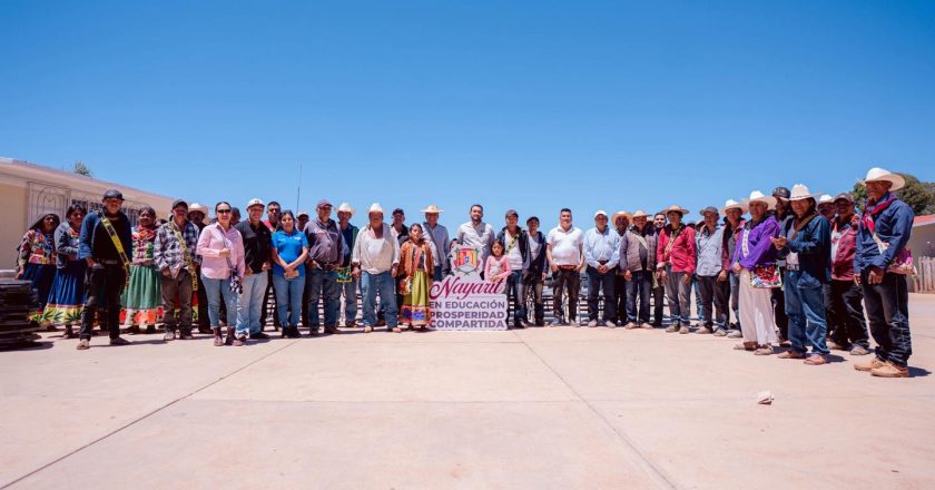 Fortalecen educación en Del Nayar con nuevo mobiliario para preescolar y primaria