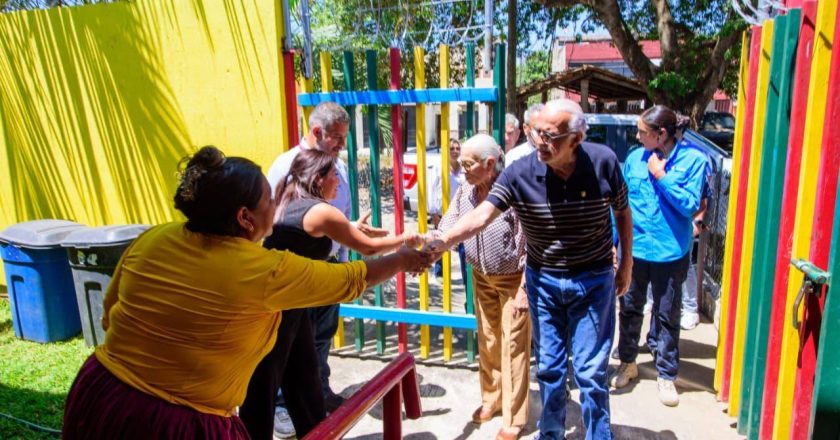 Miguel Ángel Navarro y Beatriz Estrada fortalecen infraestructura educativa en el CAM No. 6 de Compostela