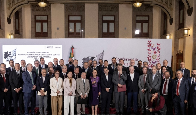 Presidenta Claudia Sheinbaum acuerda con empresarios renovación del Pacic para mantener la canasta básica en 910 pesos