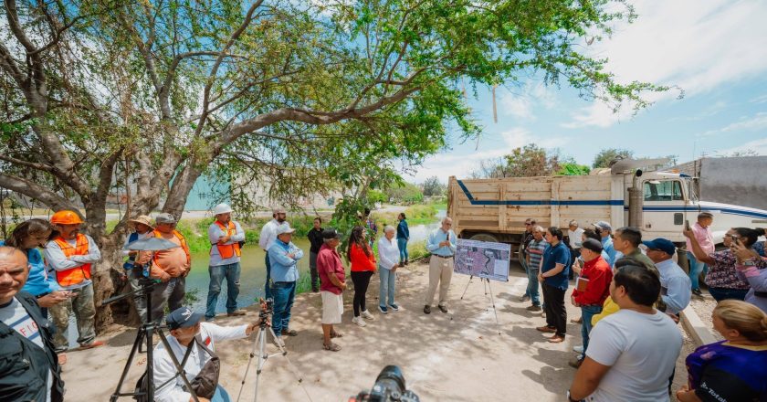 Miguel Ángel Navarro y Beatriz Estrada impulsan obras de saneamiento en Tierra y Libertad, Tepic