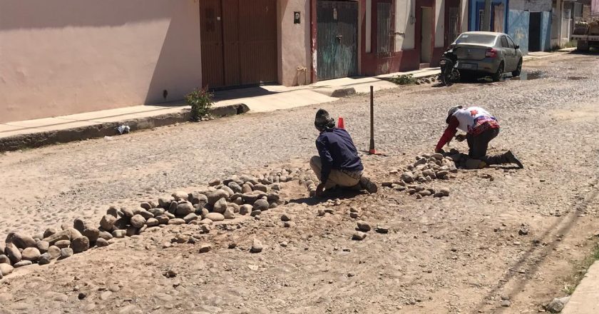 MANTENIMIENTO EN CALLE BRAVO ENTRE MÉXICO Y PUEBLA EN ACAPONETA
