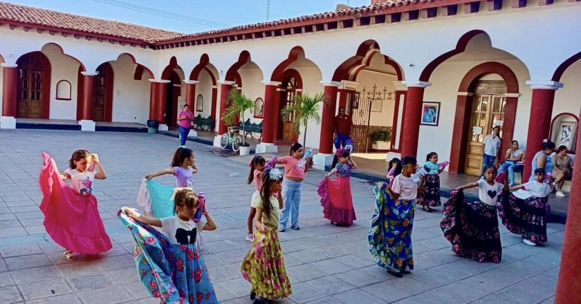 REGRESAN LOS TALLERES ARTÍSTICOS A LA CASA DE LA CULTURA ALÍ CHUMACERO
