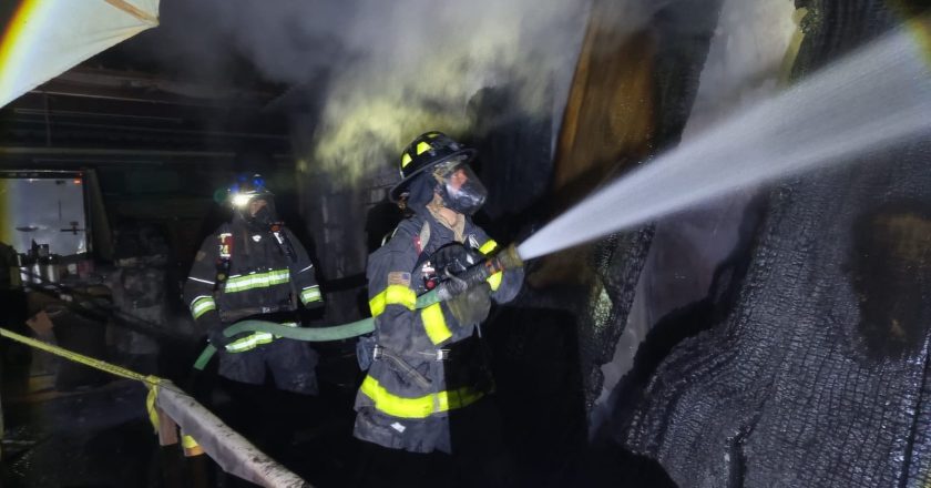 CONTROLAN INCENDIO EN NEGOCIO DE LA ZONA HOTELERA NORTE SIN LESIONADOS