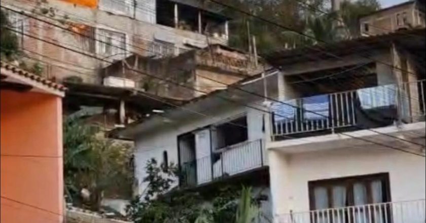 BOMBEROS ATIENDEN INCENDIO EN VIVIENDA Y LOGRAN RESCATE SIN LESIONADOS