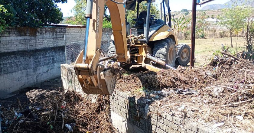LIMPIEZA DE CANAL EN COLINAS DE XALISCO PARA MEJORAR ESPACIOS PÚBLICOS