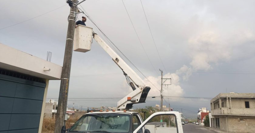 REACTIVAN ALUMBRADO PÚBLICO EN XALISCO TRAS FALLAS POR LLUVIAS