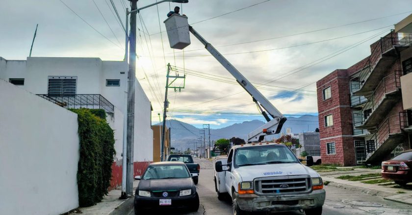 ¡XALISCO MÁS ILUMINADO! AVANZAN TRABAJOS DE ALUMBRADO EN DIVERSAS VIALIDADES