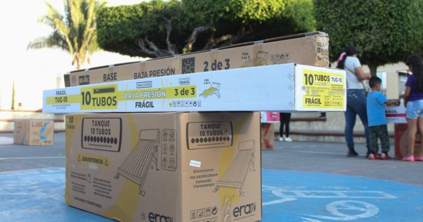 ENTREGAN CALENTADORES SOLARES EN XALISCO PARA APOYAR A LAS FAMILIAS