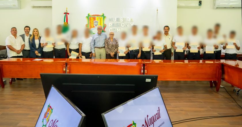 Impulsan Miguel Ángel Navarro y Beatriz Estrada la reinserción social con entrega de preliberaciones y apoyos económicos