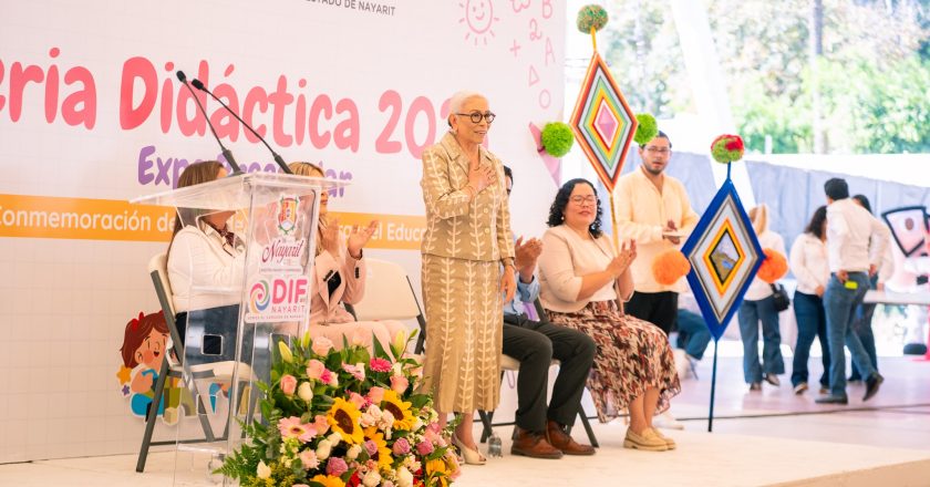 Reconoce Beatriz Estrada a educadoras y educadores nayaritas en la Expo Feria Didáctica 2026