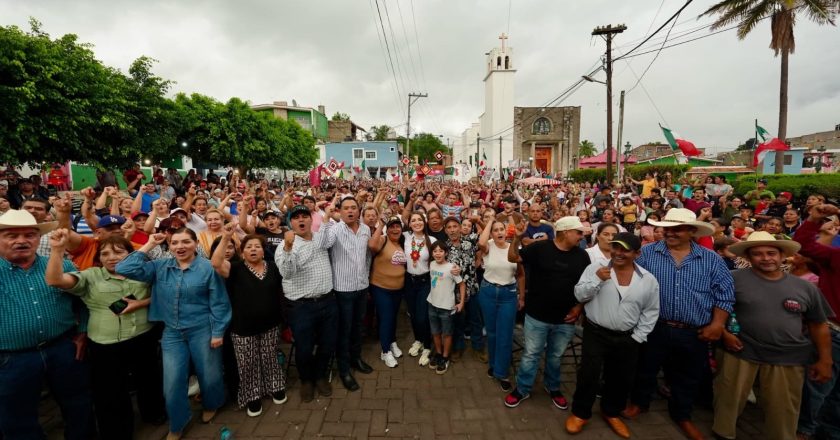 BELLAVISTA SE VUELCA CON JASMIN BUGARÍN; PLAZA LLENA MUESTRA EL RESPALDO DE LA GENTE