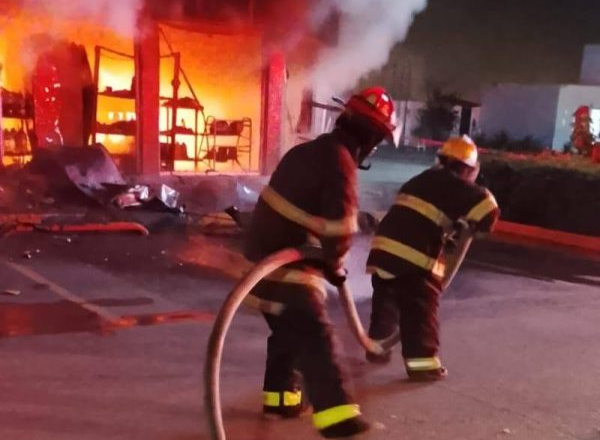 ¡BOMBEROS DE BAHÍA DE BANDERAS CONTROLAN INCENDIO EN LA CRUZ DE HUANACAXTLE!