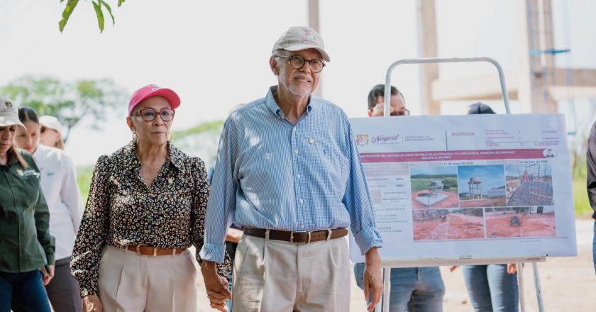 Miguel Ángel Navarro y Beatriz Estrada entregan nuevo sistema de agua potable en Loma Bonita, Santiago Ixcuintla