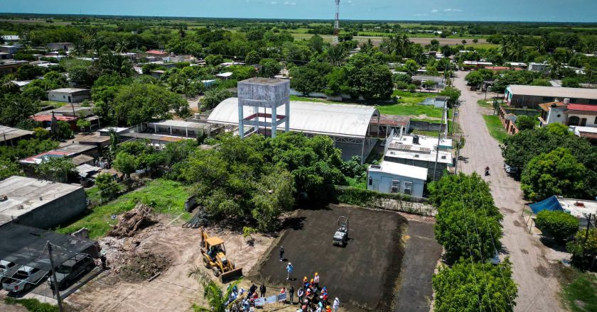 Miguel Ángel Navarro y Beatriz Estrada supervisan avances del nuevo centro de salud de Villa Juárez
