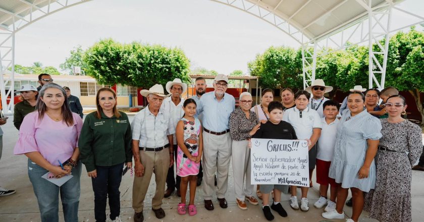 Miguel Ángel Navarro y Beatriz Estrada cumplen compromiso con la primaria “20 de Noviembre” de Aután, en San Blas