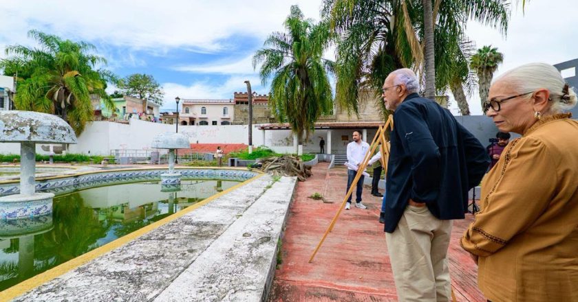 Miguel Ángel Navarro y Beatriz Estrada inician la rehabilitación de la alberca pública de Acayapan