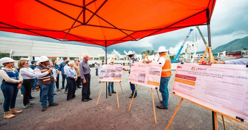 Miguel Ángel Navarro y Beatriz Estrada supervisan avances del Centro Cultural, Arte y Deporte “Nicolás Álvarez Ortega”