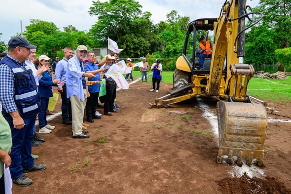 Miguel Ángel Navarro y Beatriz Estrada concluyen gira por Tepic con nuevo Bachillerato Nacional en Jumatán